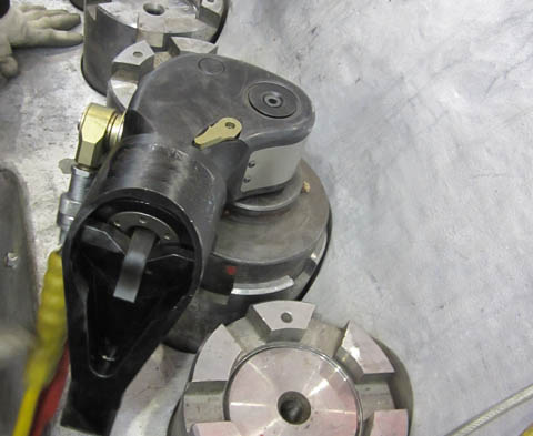驱动式液压扭矩扳手用于火力发电机组螺栓拆卸